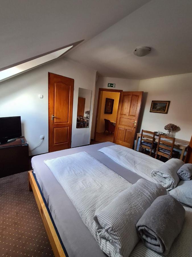 Palantir Panzio Bed & Breakfast Miskolc Exterior photo
