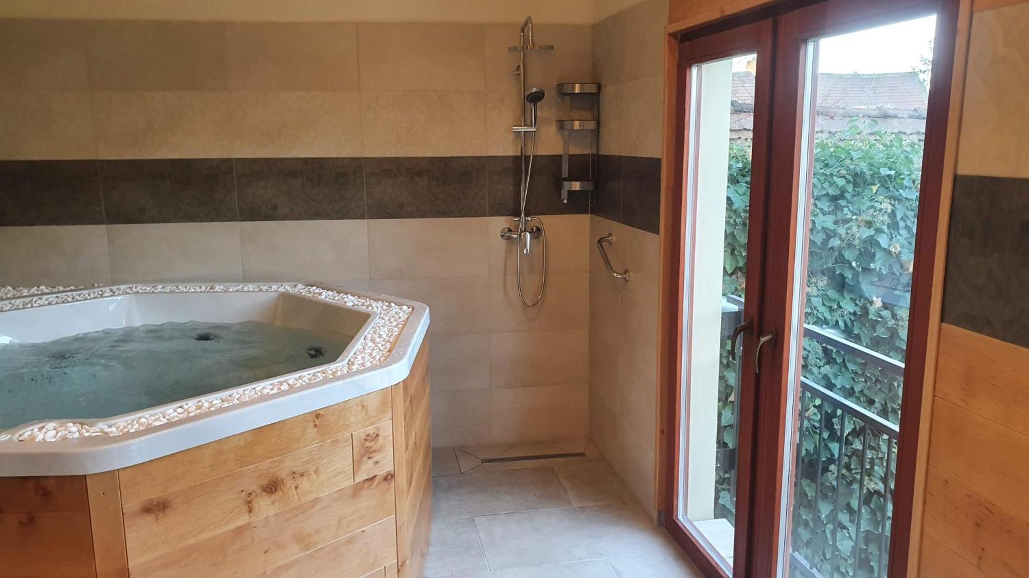Palantir Panzio Bed & Breakfast Miskolc Exterior photo